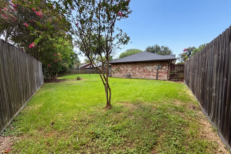 Photo 21 of 22 of 16338 Hollow Wood Dr, Houston, TX