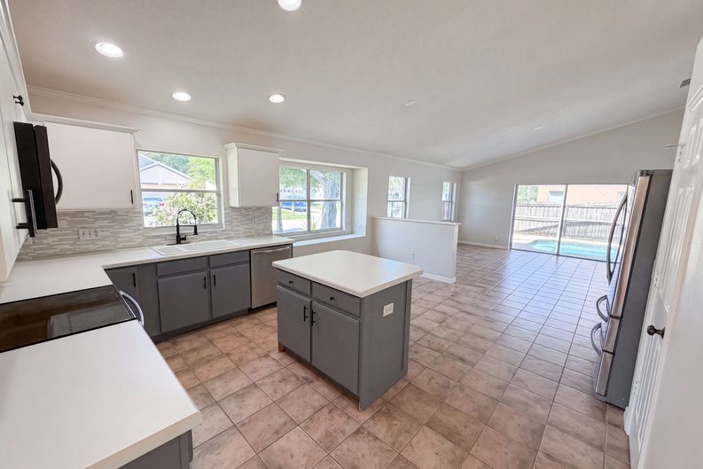 Photo 8 of 34 of 701 Magnolia Creek Cir, Orlando, FL