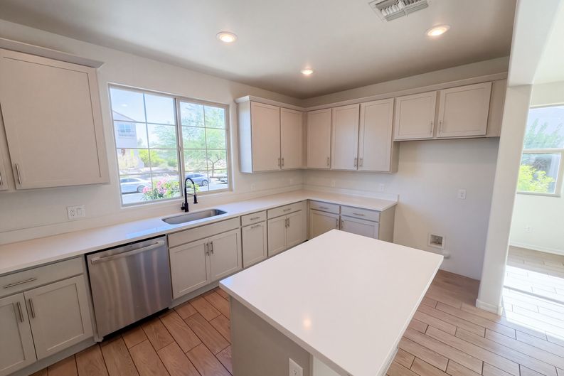 Photo 7 of 46 of 15237 W Sherman St, Goodyear, AZ