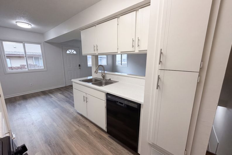 Photo 6 of 19 of 6403 83rd Ct N, Brooklyn Park, MN