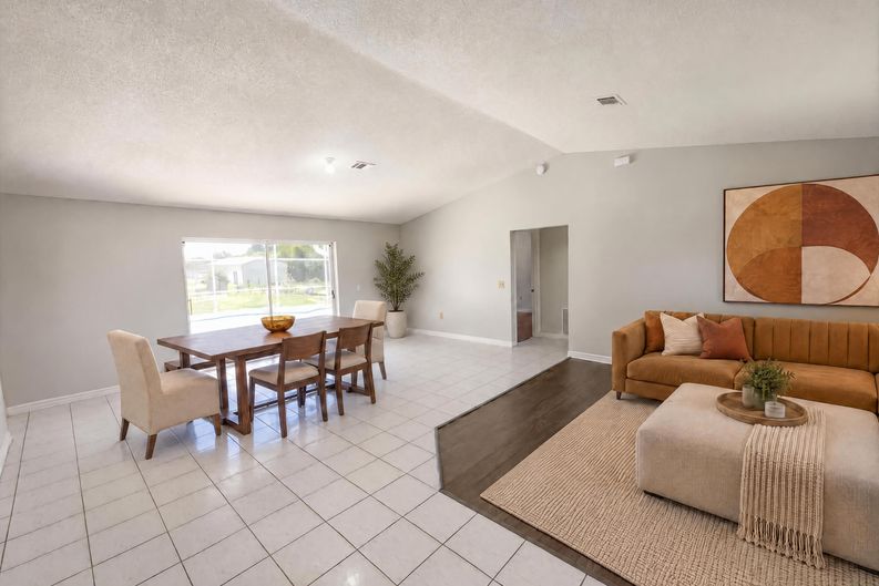 Photo 3 of 33 of 1750 Evergreen Ct, Kissimmee, FL