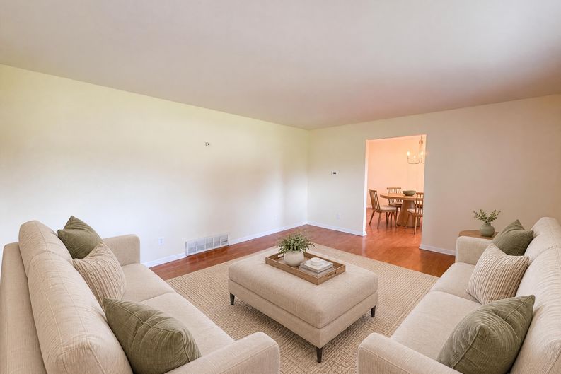 Photo 11 of 36 of 725 Lawson Dr, Westerville, OH