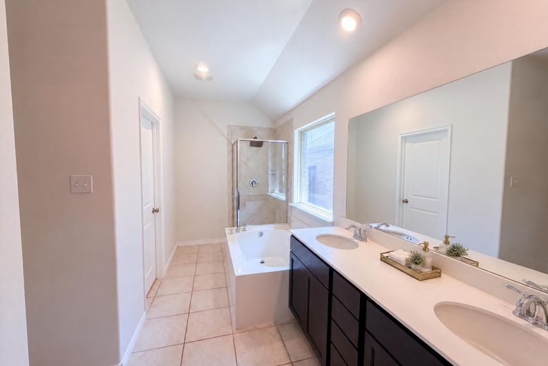 Photo 10 of 16 of 5558 Yarborough Dr, Forney, TX