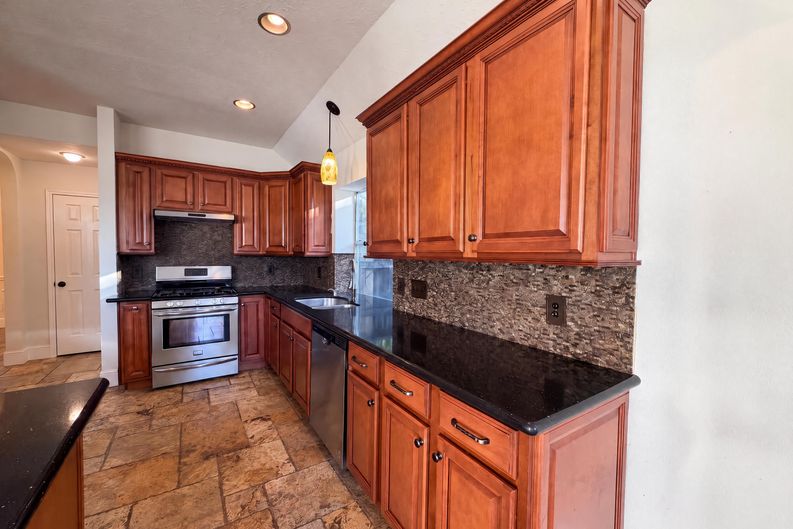 Photo 9 of 26 of 23130 Willow Canyon Dr, Katy, TX