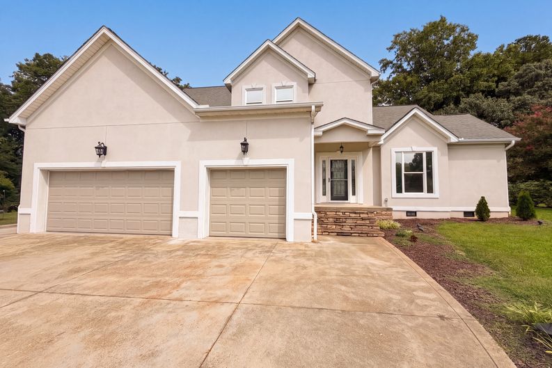 Photo 16 of 20 of 142 Bain Ln, Mooresville, NC