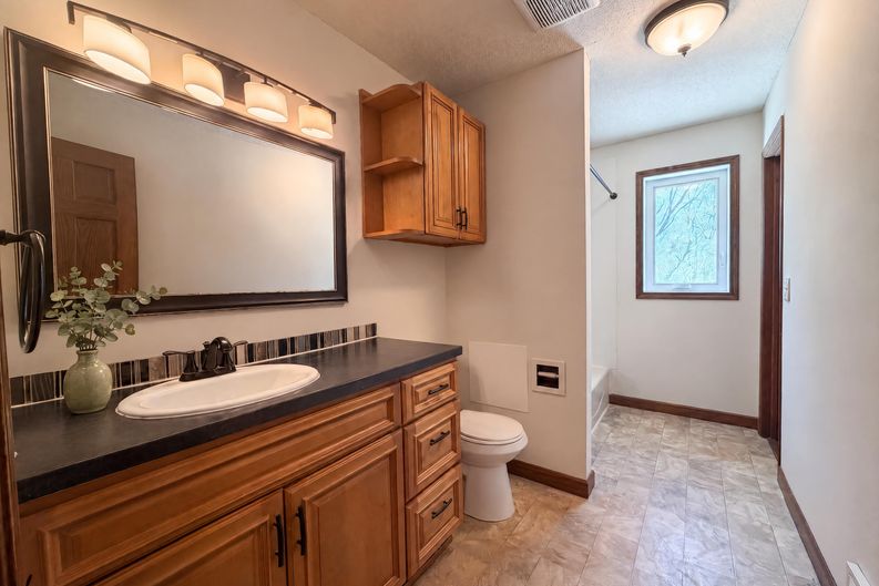 Photo 9 of 18 of 18817 Kenwood Trl, Lakeville, MN