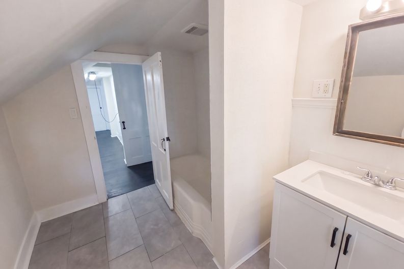Photo 13 of 19 of 1026 Forbes St, East Hartford, CT
