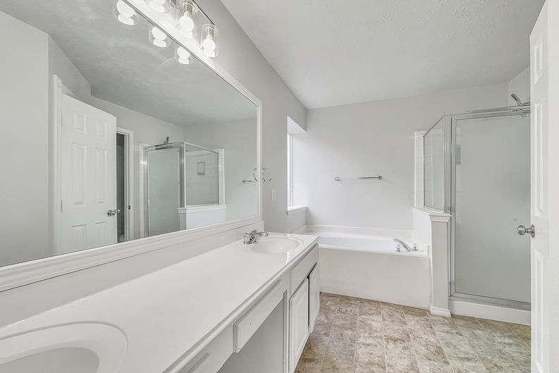 Photo 16 of 23 of 10623 Redwood Dr, Baytown, TX