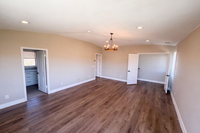 Photo 18 of 42 of 1596 Aldorado Dr, Vista, CA