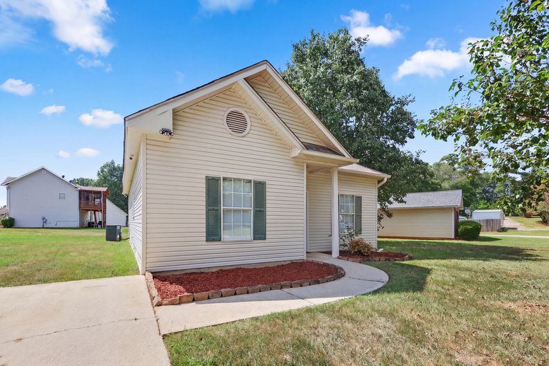 Photo 15 of 16 of 4282 Candle Brook Ln, Bessemer, AL