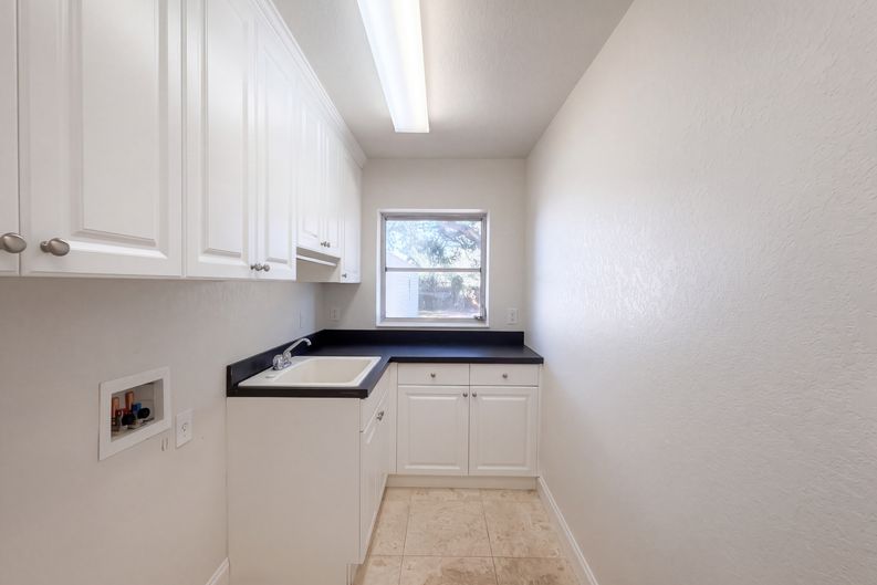 Photo 29 of 43 of 3705 Malec Cir, Sarasota, FL