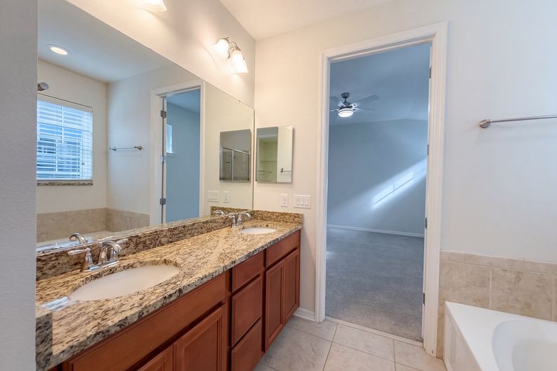 Photo 26 of 39 of 8231 Laureate Blvd, Orlando, FL
