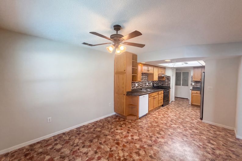 Photo 10 of 34 of 11187 Blythville Rd, Spring Hill, FL