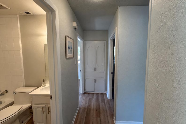 Photo 6 of 23 of 1229 King Dr, Bedford, TX
