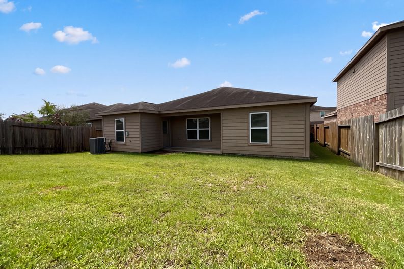 Photo 5 of 16 of 8735 Hazel Rose Sky Dr, Humble, TX