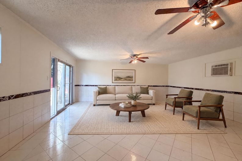 Photo 10 of 24 of 725 Ridgecrest Dr, Irving, TX