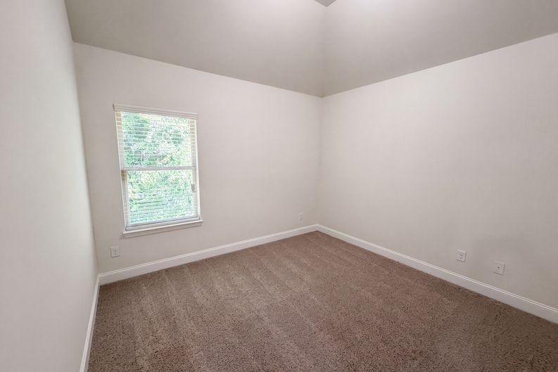Photo 13 of 22 of 2321 Willow Shade Ln, Loganville, GA