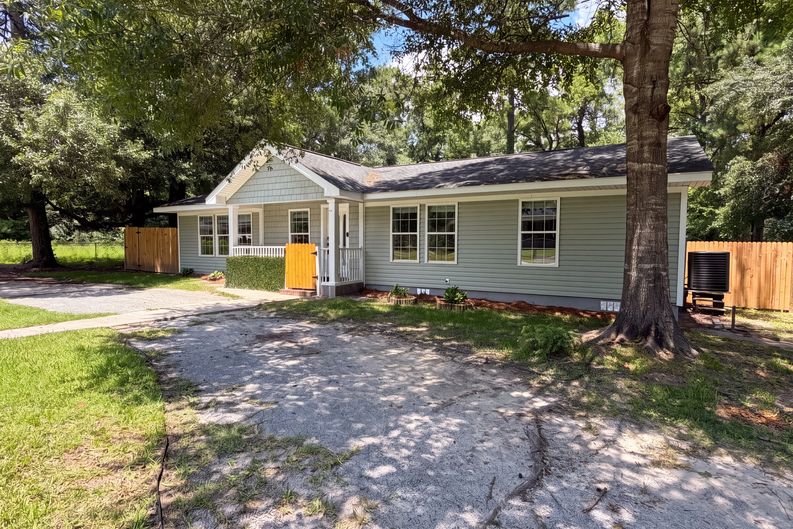 Photo 18 of 20 of 829 W 2nd North St, Summerville, SC