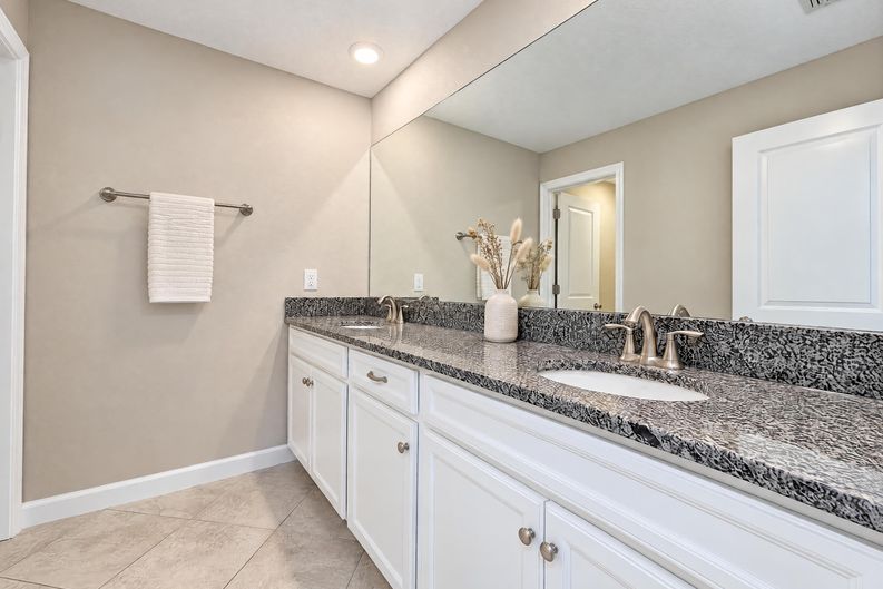 Photo 22 of 34 of 6244 English Hollow Rd, Tampa, FL