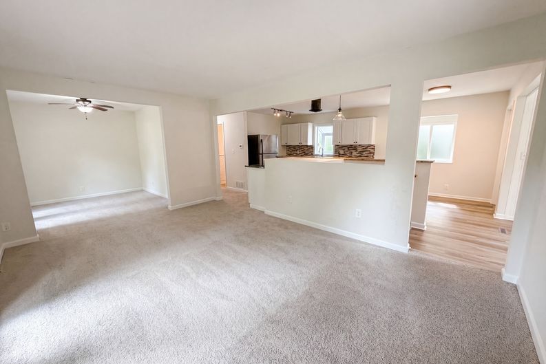 Photo 3 of 27 of 2591 Aldine St, Roseville, MN