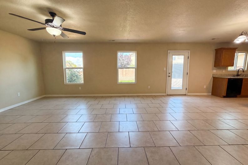 Photo 3 of 26 of 1309 Spruce Meadows Dr NE, Rio Rancho, NM
