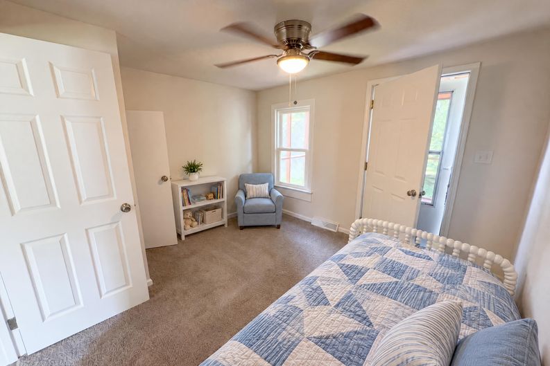 Photo 8 of 30 of 202 E Centennial St, Clinton, SC