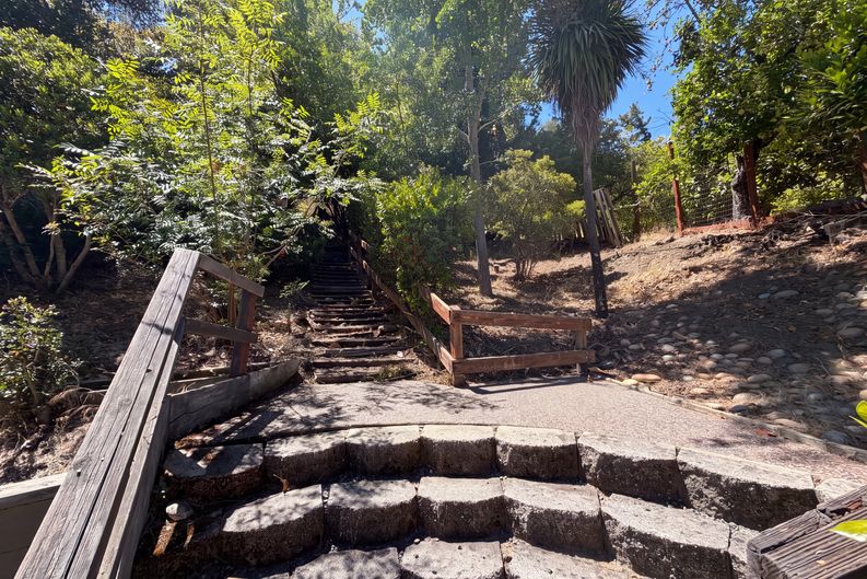 Photo 35 of 36 of 612 Tahos Rd, Orinda, CA