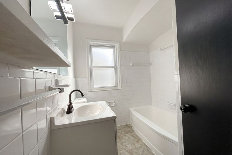Photo 6 of 16 of 24610 Parklawn St, Oak Park, MI