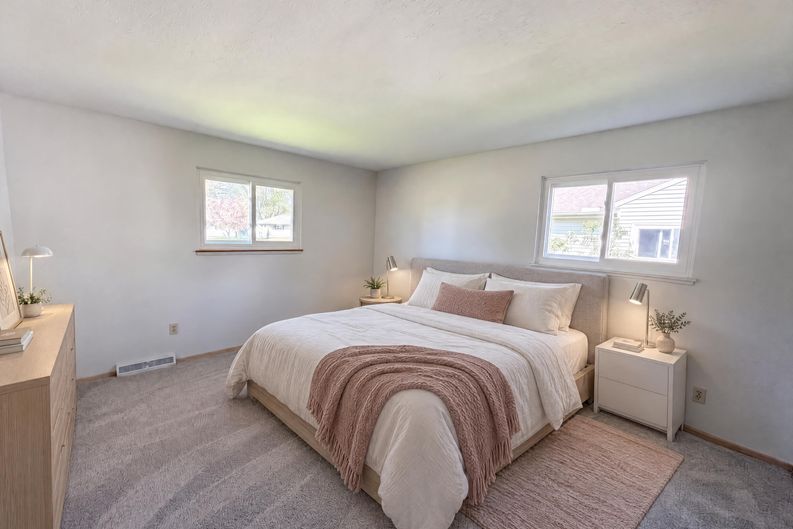 Photo 10 of 24 of 5444 Kenbridge Dr, Cleveland, OH
