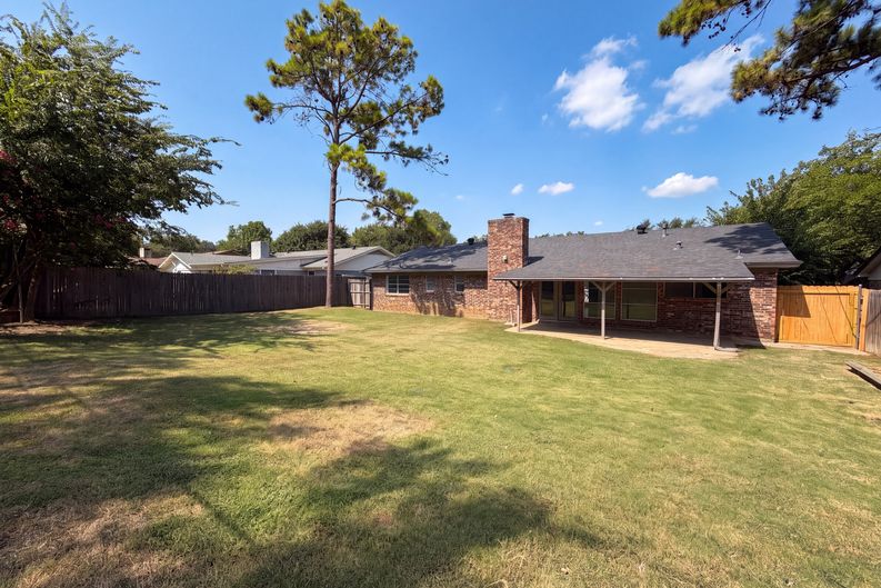 Photo 24 of 25 of 2136 Mountainview Dr, Hurst, TX