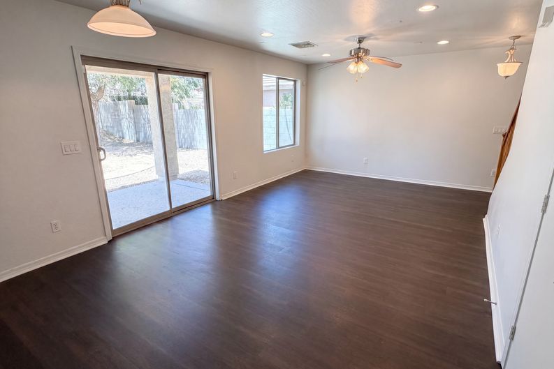 Photo 8 of 27 of 13976 W Port Royale Ln, Surprise, AZ