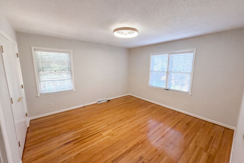 Photo 18 of 41 of 1030 McLaughlin Dr, Charlotte, NC