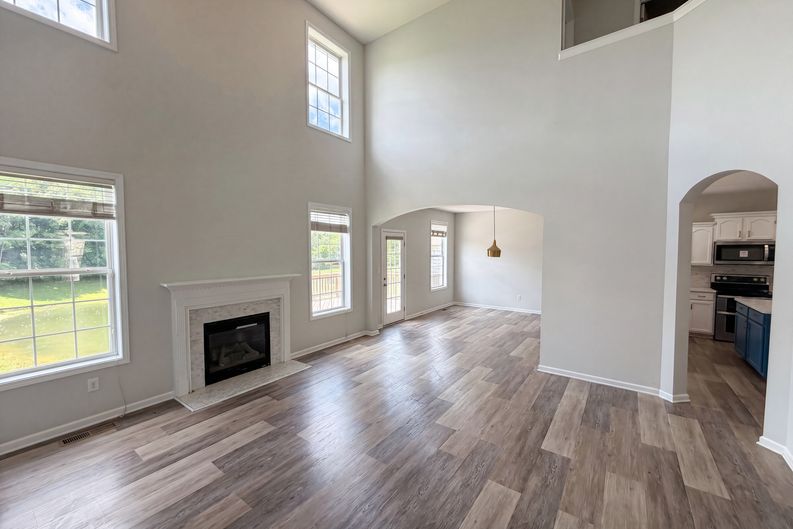 Photo 6 of 43 of 7212 Maple Bluff Pl, Indianapolis, IN