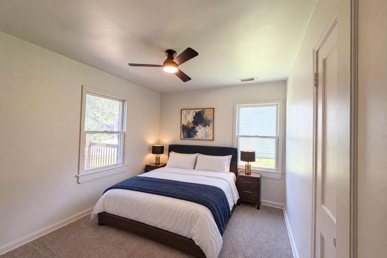 Photo 4 of 13 of 11615 W 68th St, Shawnee, KS
