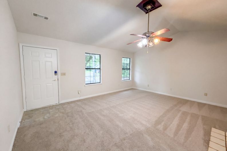 Photo 6 of 17 of 422 Allen Ct, Ladson, SC