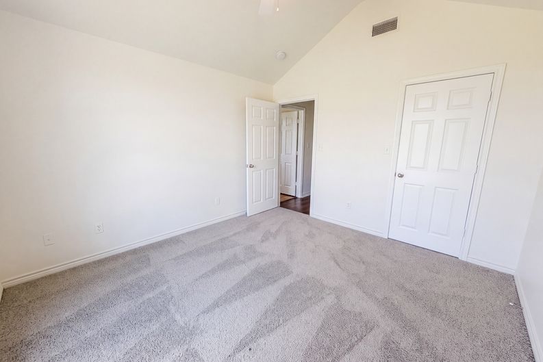 Photo 14 of 18 of 11239 Twin Spires Dr, Flint, TX