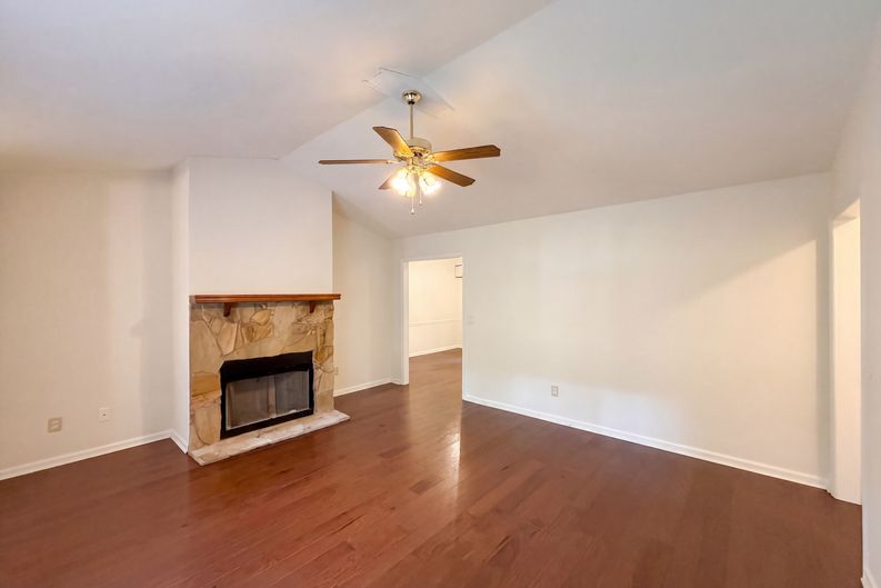 Photo 3 of 26 of 103 Saddlebrook Ct, Lagrange, GA