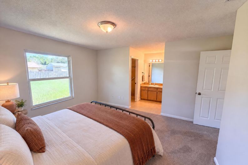 Photo 11 of 28 of 1061 Hunt St NW, Palm Bay, FL