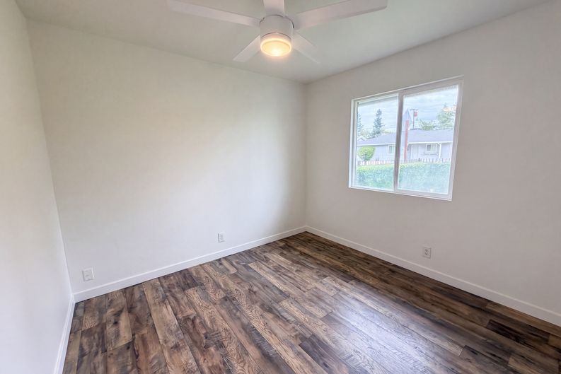 Photo 4 of 27 of 6809 Weddigen Way, North Highlands, CA