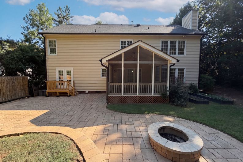 Photo 31 of 49 of 12209 Willingdon Rd, Huntersville, NC