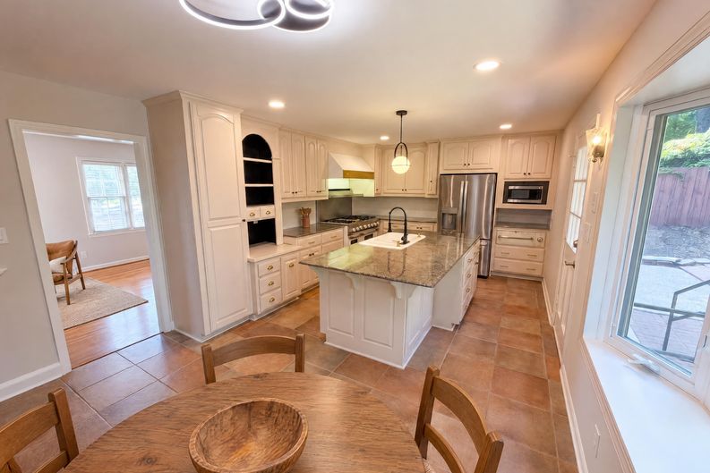 Photo 24 of 41 of 1030 McLaughlin Dr, Charlotte, NC