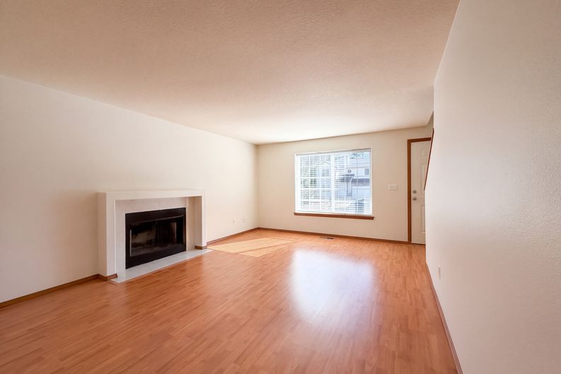 Photo 6 of 26 of 17475 SW Eirwen St, Beaverton, OR