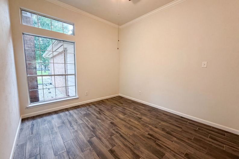 Photo 11 of 21 of 2127 Hannover Way, Spring, TX