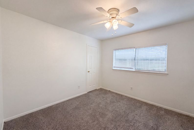 Photo 15 of 19 of 3714 Saint William Ln, Houston, TX