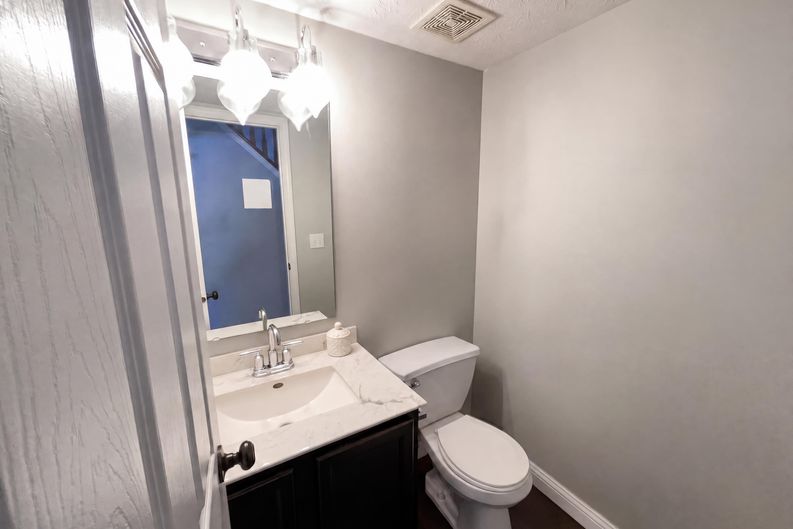 Photo 6 of 21 of 5259 Baysdon Cir, Indianapolis, IN