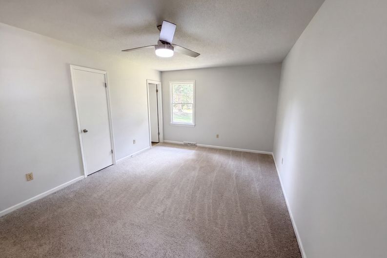 Photo 19 of 29 of 404 W Yellow Wood Dr, Simpsonville, SC