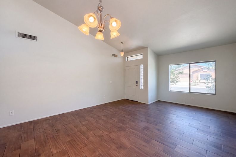 Photo 9 of 32 of 23669 W Parkway Dr, Buckeye, AZ