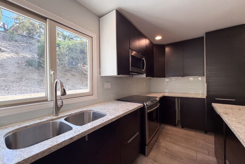 Photo 8 of 17 of 11569 Viking Ave, Porter Ranch, CA