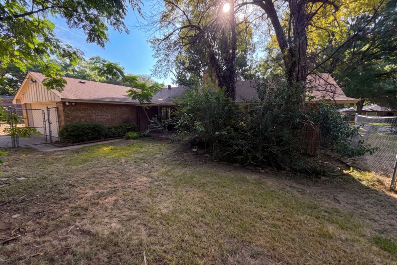 Photo 23 of 24 of 821 Glen Oaks Blvd, Dallas, TX
