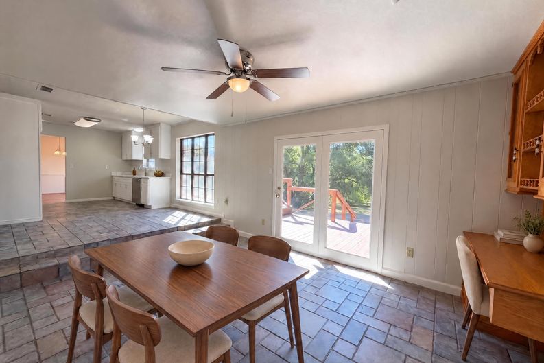 Photo 7 of 28 of 15830 Hilltop Dr, Kemp, TX